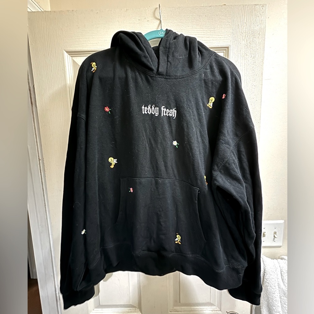 Teddy Fresh Women’s Looney Tunes Tweetie Bird Hoodie 2X